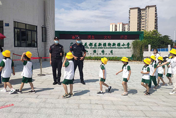 广州花都加强巡逻防控 护校园安全保平安