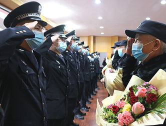 应城举行民警荣誉退休暨新警入警宣誓仪式