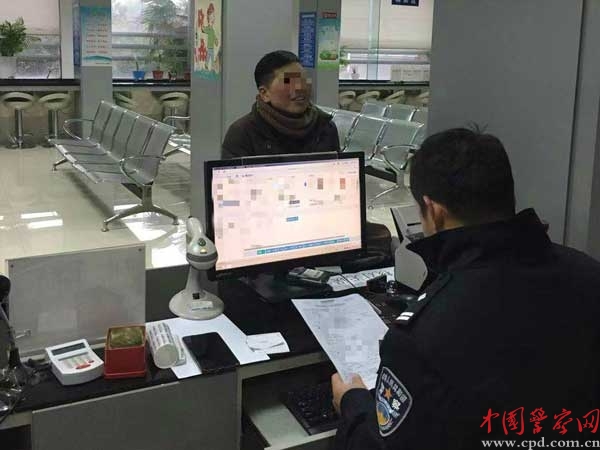 节后办证群众络绎不绝 黄石出入境民警贴心服