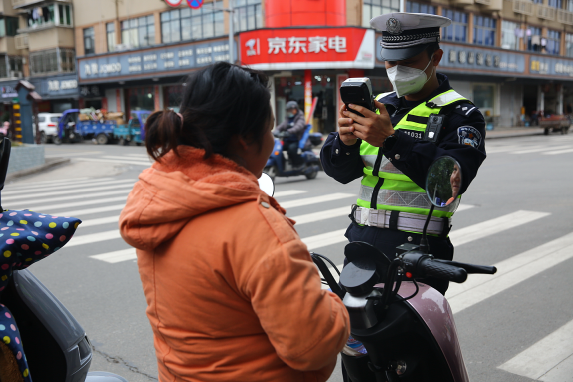 上虞公安交警开展交通安全隐患清零集中...